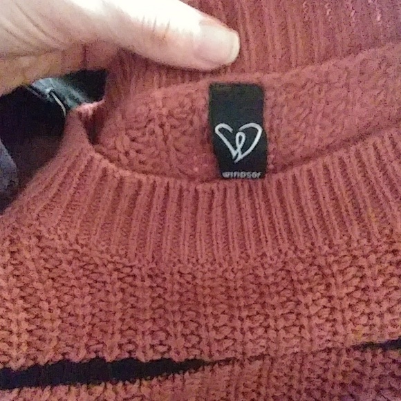 EUC Cropped Sweater - Picture 2 of 4